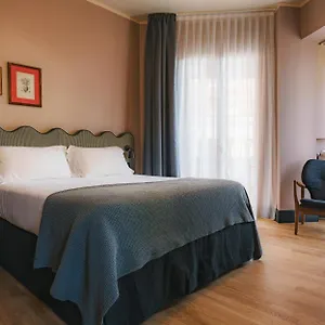 https://apt-alamanni-21.it-tuscanyhotel.com